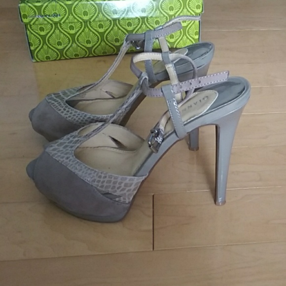 ***SALE***Gianni Bini Platform heels - Picture 3 of 4